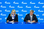 Генеральный директор ООО «Газпром гелий сервис» Любовь Бриш и губернатор Астраханской области Игорь Бабушкин во время подписания