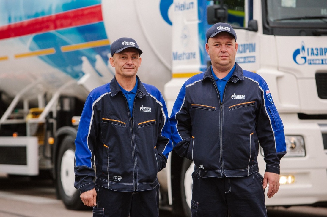 Виталий Блохин и Александр Фоварисов, водители седельных тягачей ООО «Газпром гелий сервис», участники автопробега «Газ в моторы 2022»